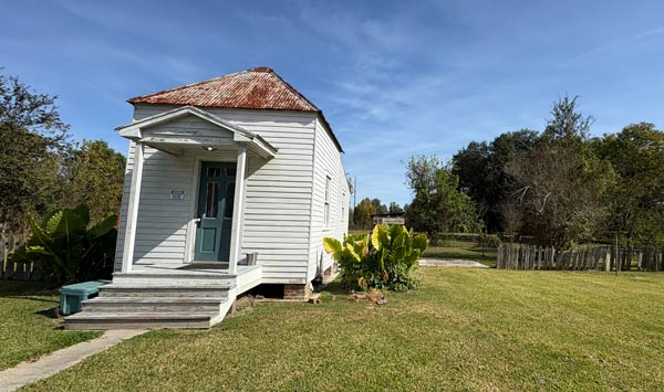 Building on Woodland Plantation Museum grounds