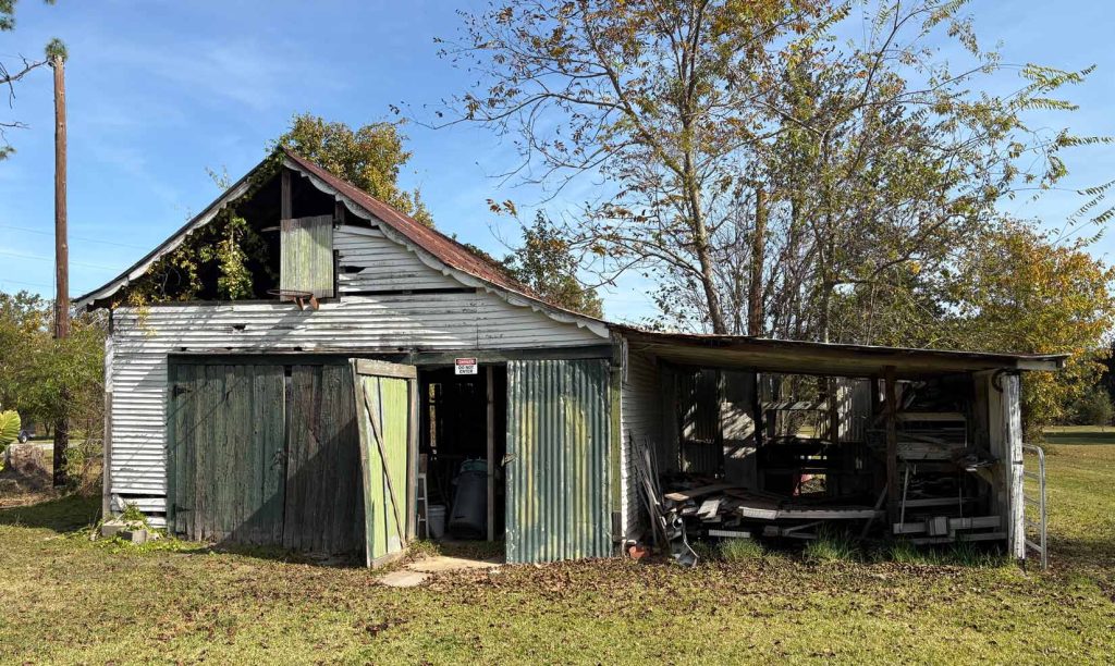 the carriage house at Woodland Plantation Museum